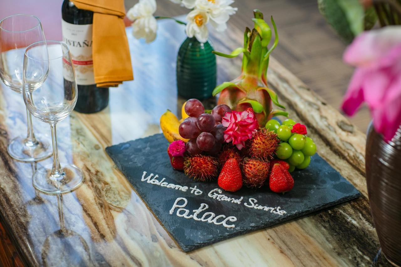 Grand Sunrise Palace Hoi An- A Luxury Indochine Hotel & Spa 外观 照片 Fruit platter at the Grand Santer Palace