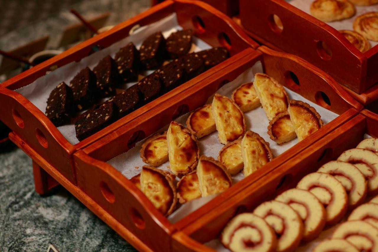Grand Sunrise Palace Hoi An- A Luxury Indochine Hotel & Spa 外观 照片 A selection of kueh
