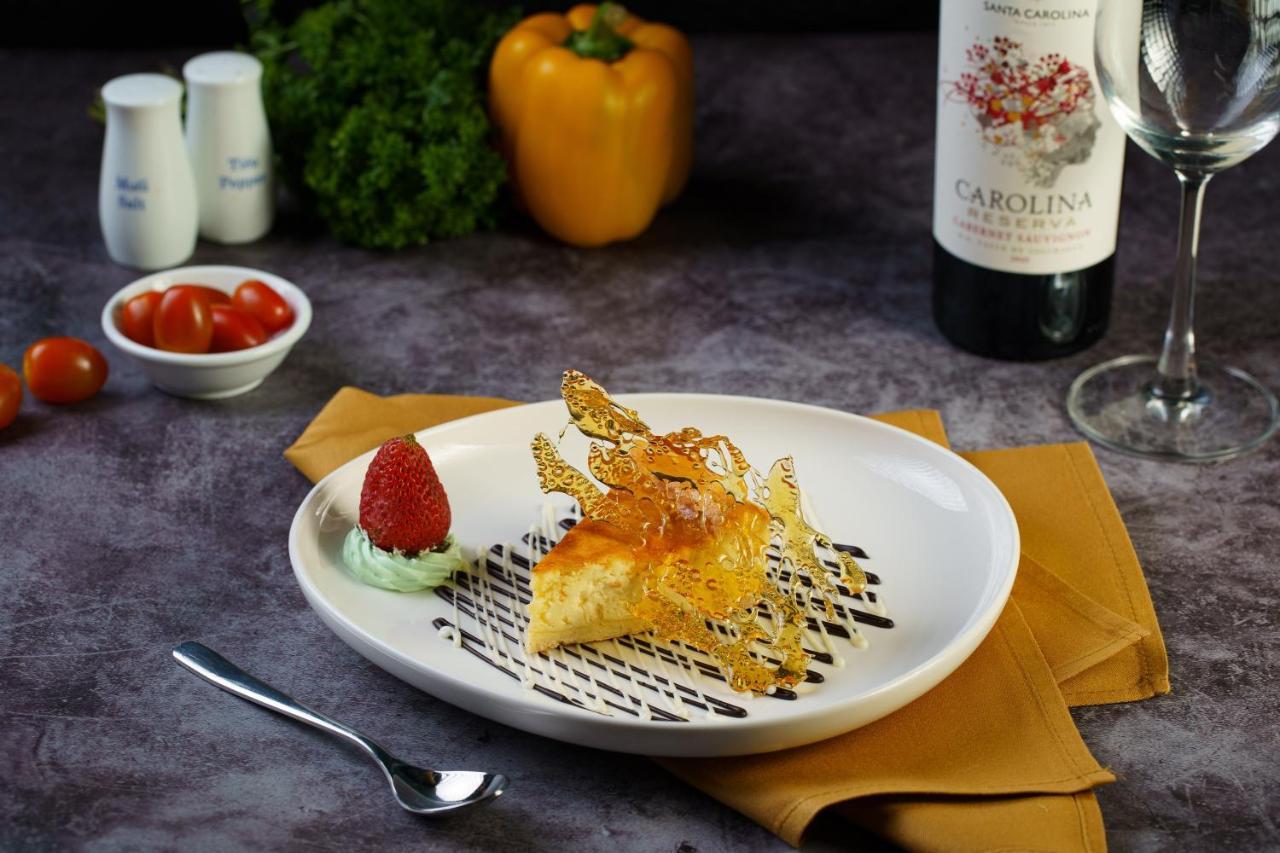Grand Sunrise Palace Hoi An- A Luxury Indochine Hotel & Spa 外观 照片 A cheesecake with a caramel lattice