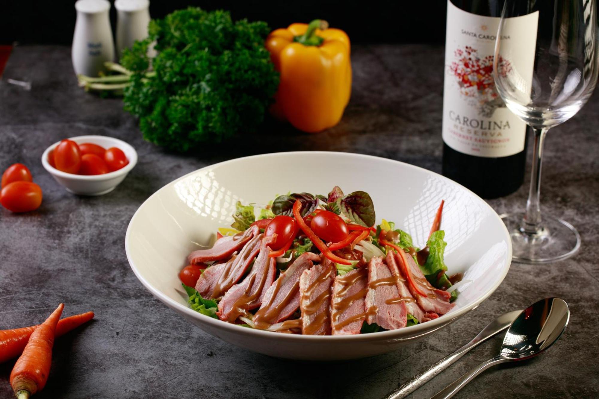 Grand Sunrise Palace Hoi An- A Luxury Indochine Hotel & Spa 外观 照片 Smoked duck salad
