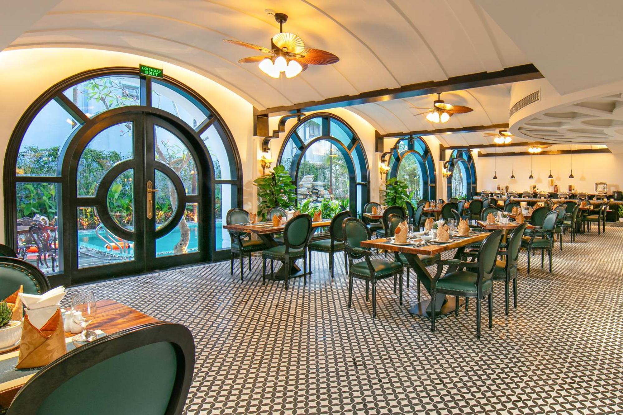 Grand Sunrise Palace Hoi An- A Luxury Indochine Hotel & Spa 外观 照片 The restaurant's interior